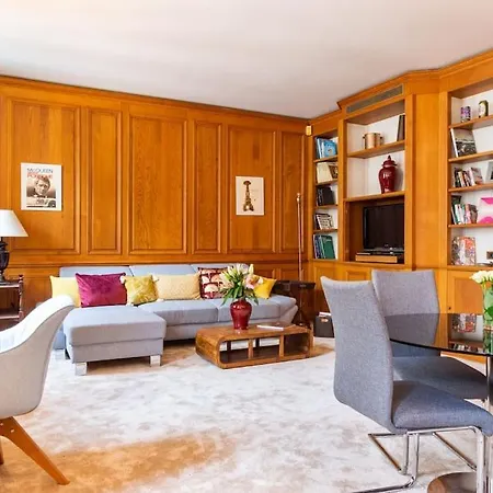 8 Elegant Familial * Paris