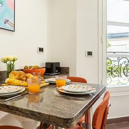 8 Elegant Familial Apartamento