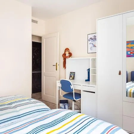 8 Elegant Familial Paris