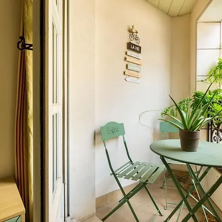 8 Elegant Familial * Paris