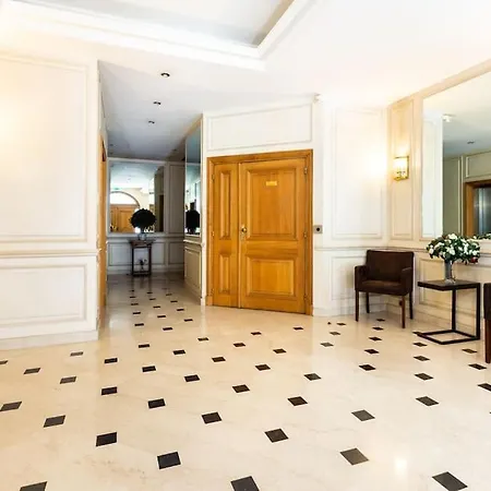 8 Elegant Familial * Paris